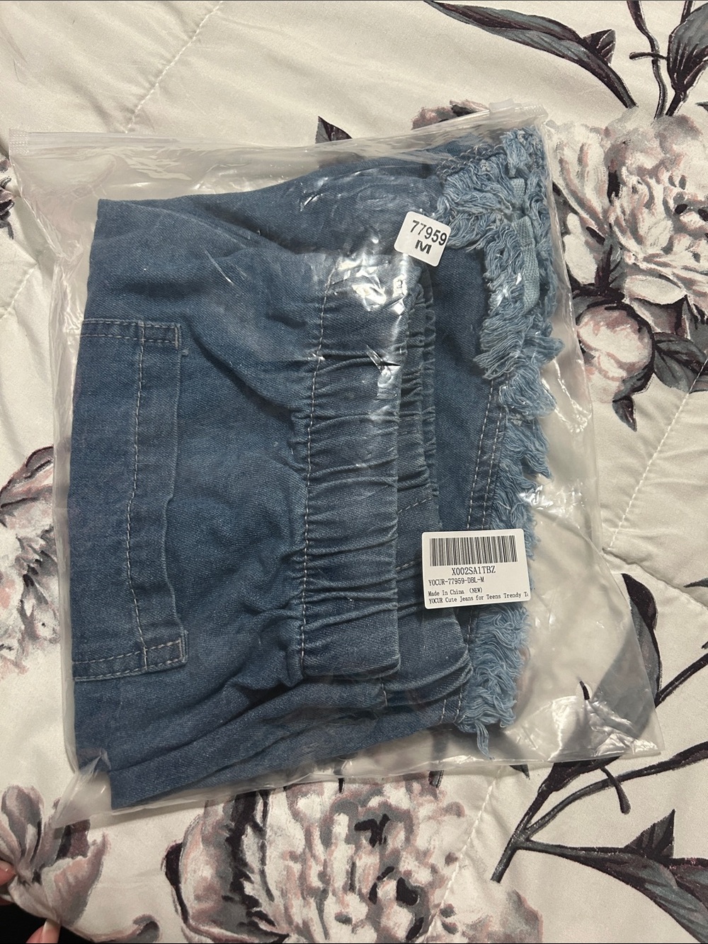 High-Rise Frayed Hem Women's Denim Shorts - Light Blue